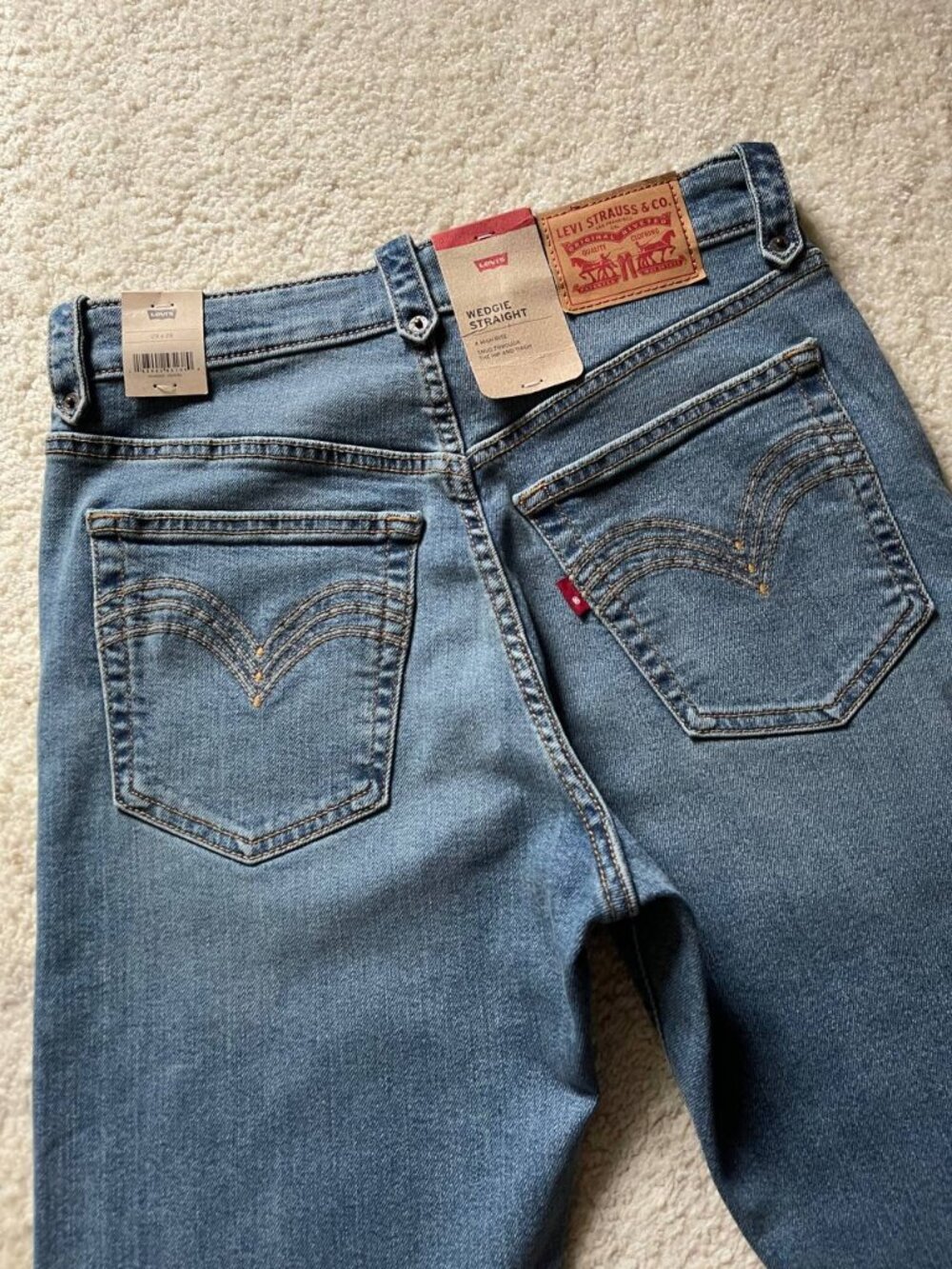 NWT Levi's Wedgie Straight Women Jeans High Rise Size 29/28